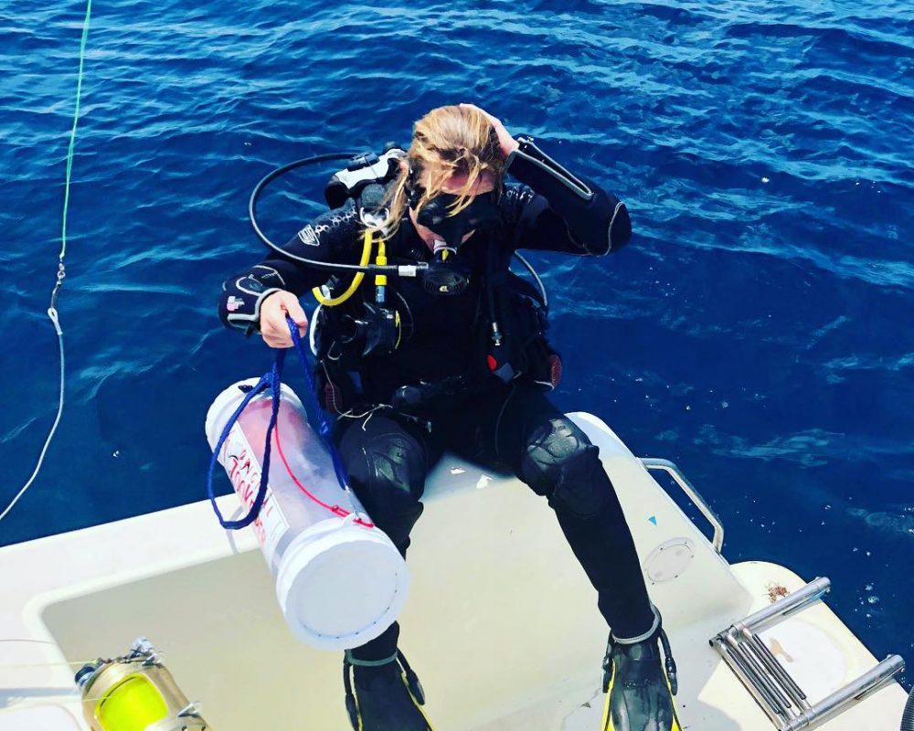 polly diving on inner reef excursion